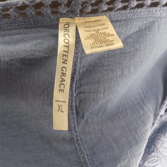 NWOT Forgotten Grace Blue V Neck Floral Embroidered Top - Picture 4 of 5